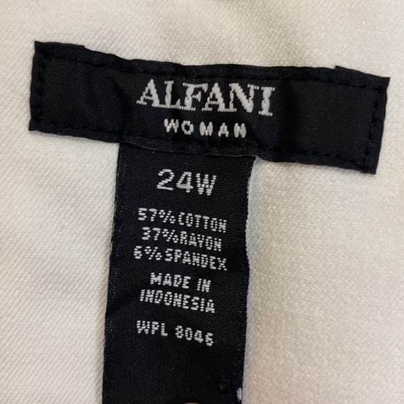 NWT Alfani white pants woman’s plus size 24W skinny leg classy stretchy pants - Picture 2 of 6
